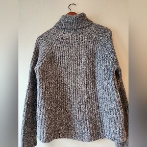 Abercrombie & Fitch Women's Black and White Turtleneck Sweater